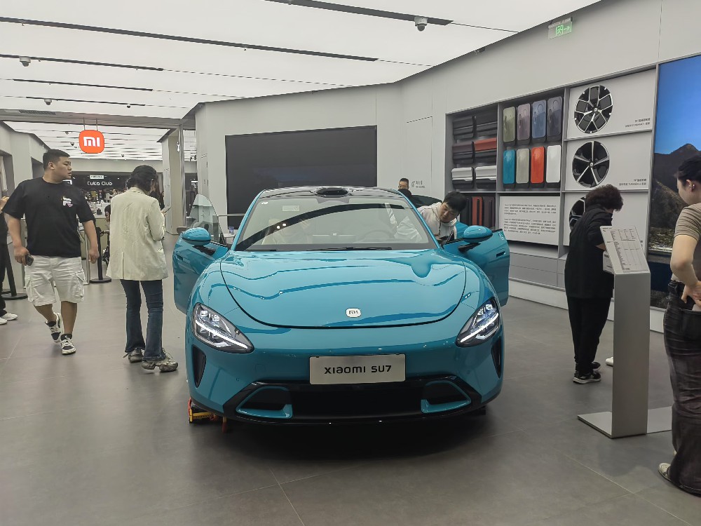 2025媒体管家：小米汽车收入冲刺百亿 年度交付目标刷新至13万