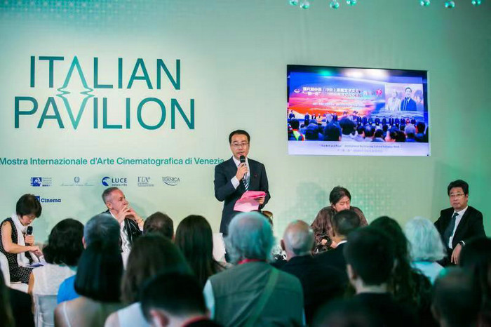 威尼斯电影节“聚焦中国”活动展示精美开化根雕艺术