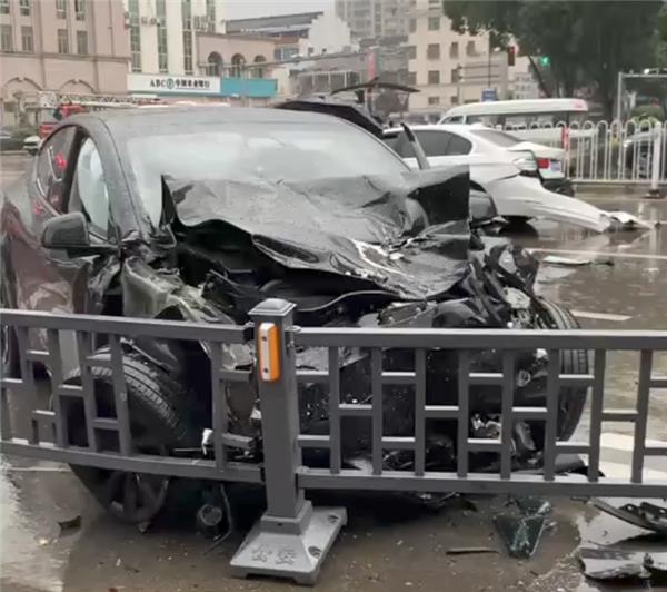 曾致两死一伤！台州特斯拉事故歪曲事实视频作者致歉