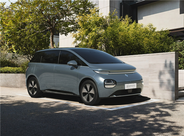 跟比亚迪海豚争场子 五菱云朵8月上市：10万级大五座纯电新宠