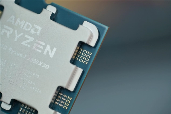 锐龙7 7800X3D开盖“果奔”:60秒后 惨烈一幕出现