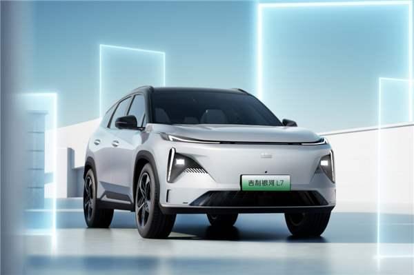 针刺只是小儿科！吉利银河L7电池遭“蹂躏”：跌落水泡火烧撞击均无碍