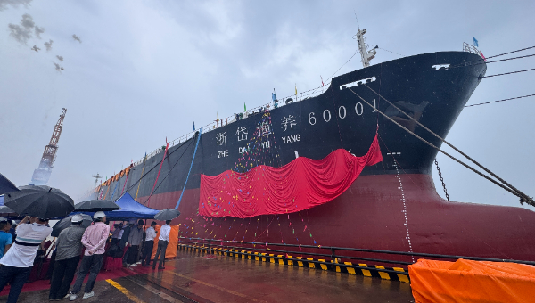 全球首制8万吨级通海型养殖工船“森海先锋”交付