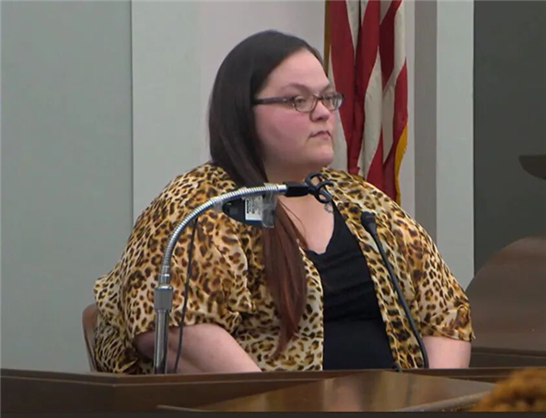 子弹卡在脂肪层 美国女子遇歹徒连中7枪奇迹生还!