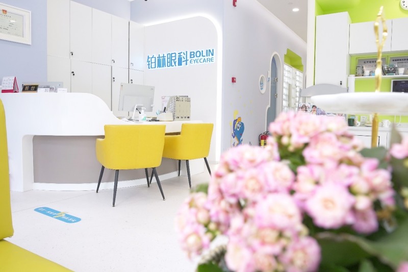 拥抱阳光,守护视界:铂林眼科提醒您记得夏日护眼哦