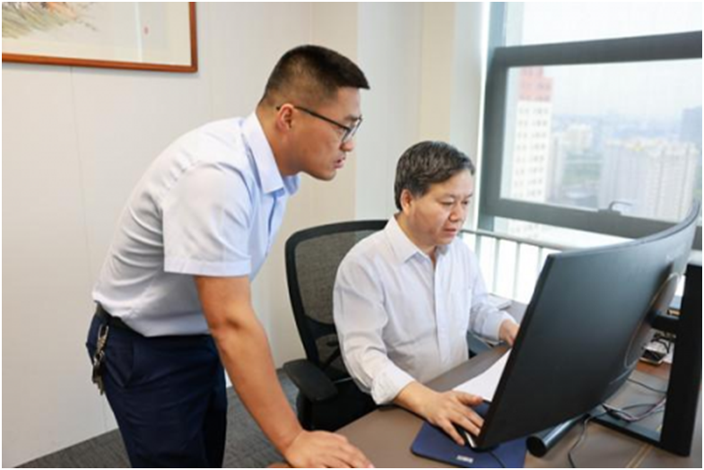 物资人的非凡身影特写