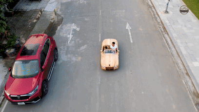 给孩子买豪车就差2个亿怎么办？用电锯做了一辆！