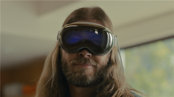 2.4万元媒体管家总部！苹果首款MR头显Vision Pro发布：单眼像素超越4K电视