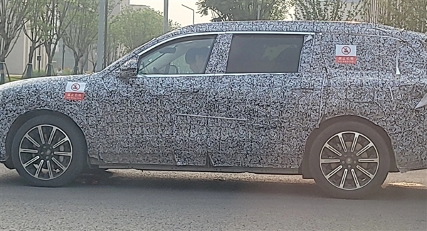 余承东口中“1000万以内最好的SUV” 问界M9实车曝光:比大还大