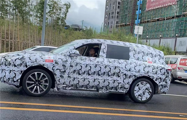 余承东口中“1000万以内最好的SUV” 问界M9实车曝光:比大还大