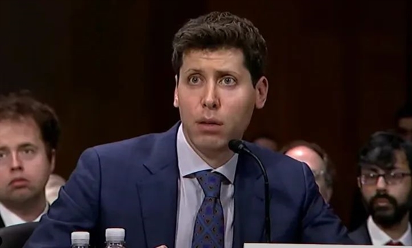 美国对AI的恐惧：来源于社交媒体的失控