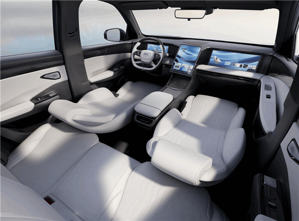 满油满电续航1370公里 加速7秒内！吉利银河L7上市：13.87万起