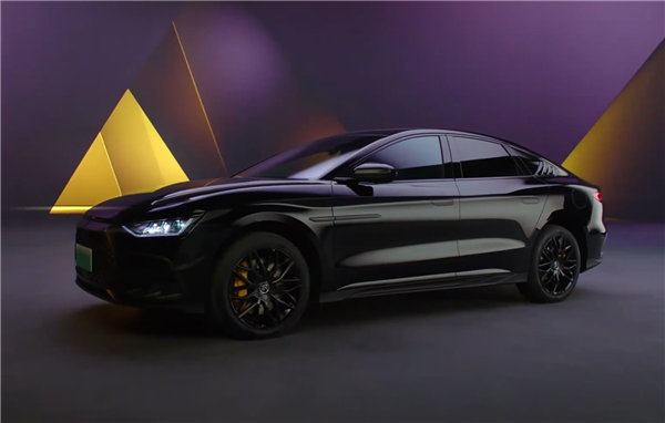 用上“最黑的黑” 比亚迪汉DM-p战神版实拍：3.7秒加速的性能怪兽