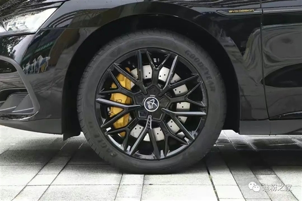 用上“最黑的黑” 比亚迪汉DM-p战神版实拍：3.7秒加速的性能怪兽